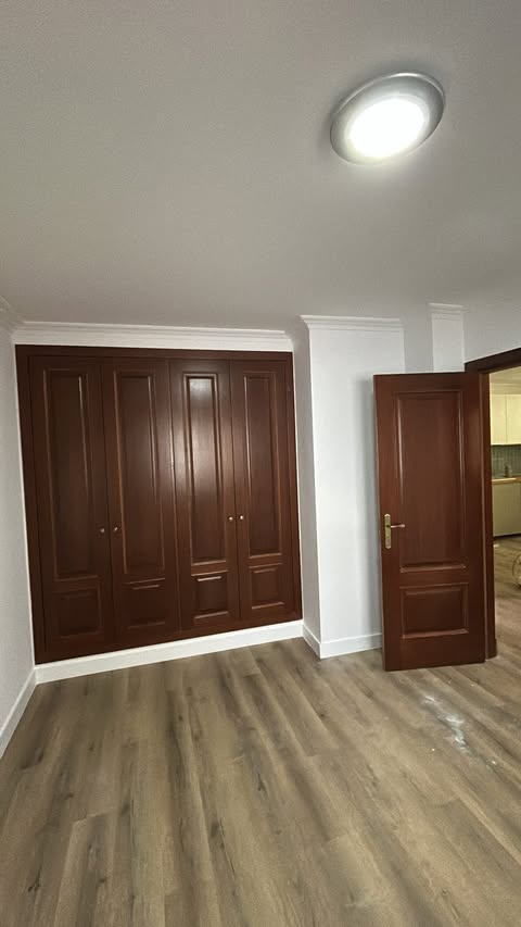 Pintado de un apartamento en Tenerife con protección de suelos y mobiliario