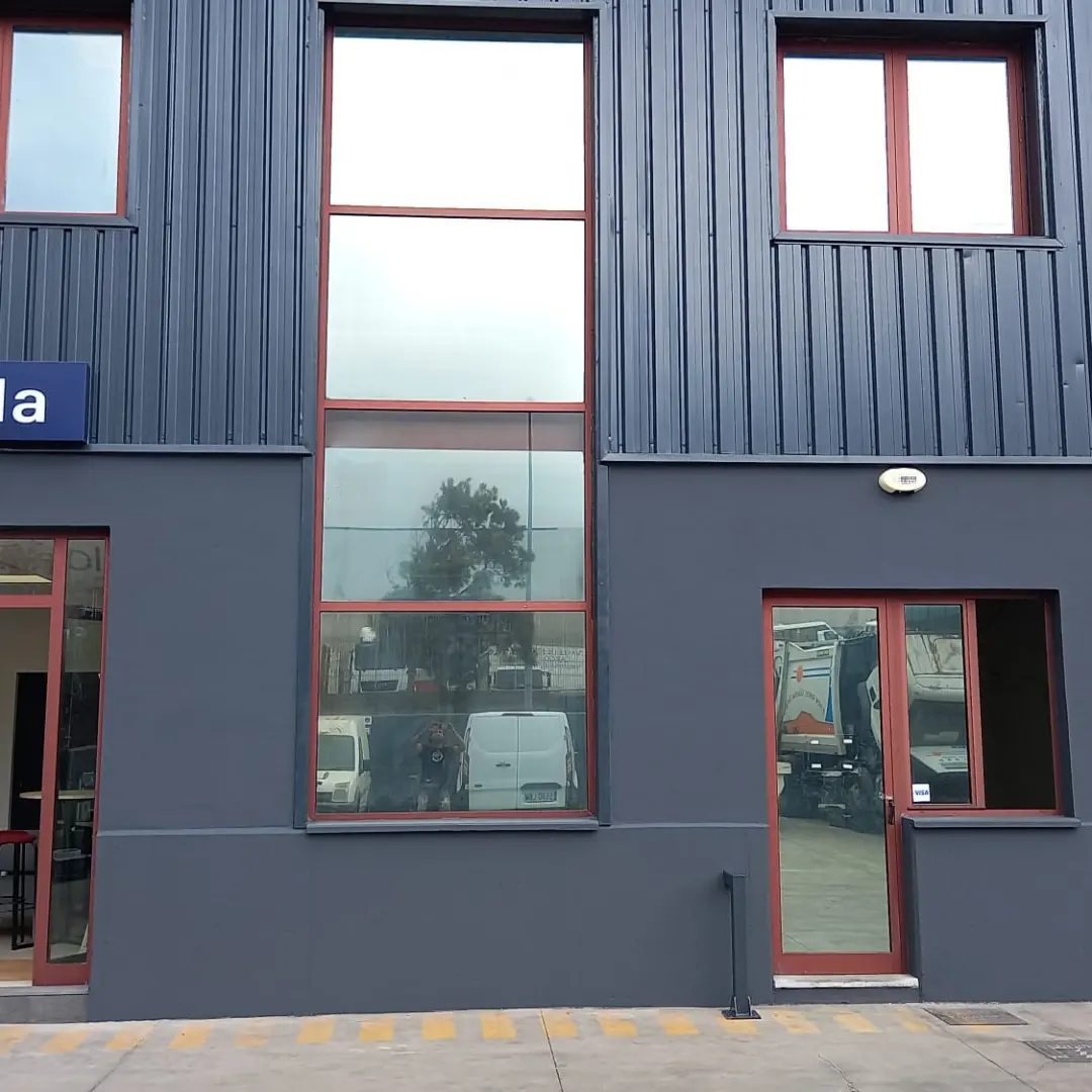 Local comercial en Tenerife antes y después de pintar: imagen renovada y profesional lista para abrir
